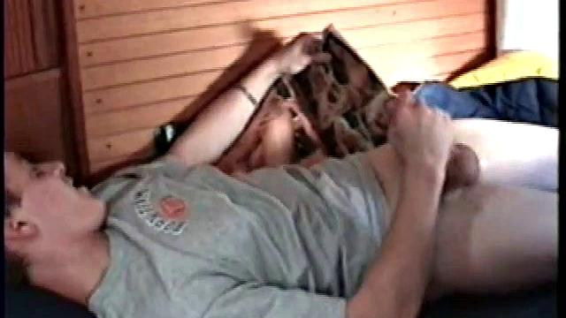 Amateur Calvin Masturbates