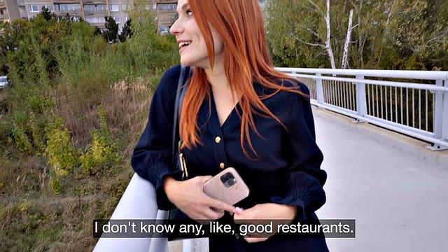 рыжая в белье трахается в парке