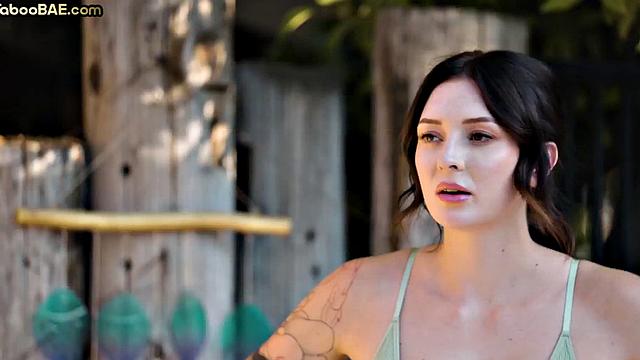 Big booty babe pussybanged in threesome