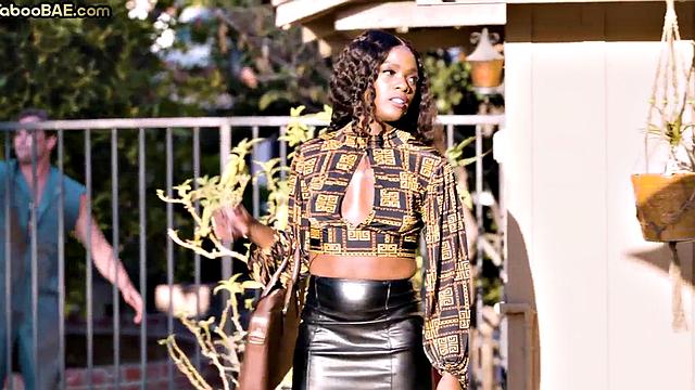 Big booty babe pussybanged in threesome