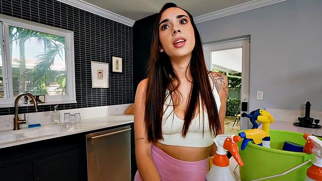 Deepthroating amateur maid with tattoo fucked for money