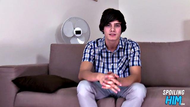 Cockhungry guy deepthroating in POV