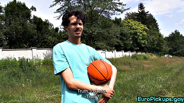 Amateur jock gives handjob to guy