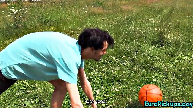 Amateur jock gives handjob to guy