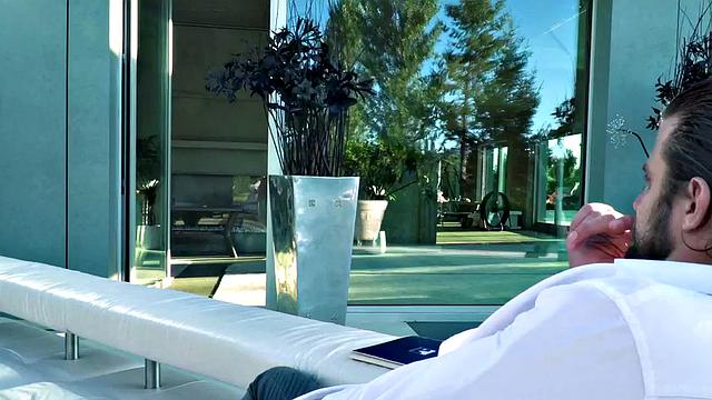 Blondie eurobabe analsmashed outdoors