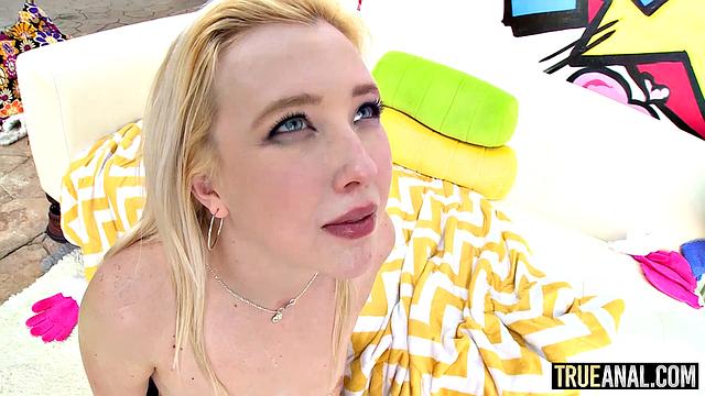 Samantha Craves Pounding