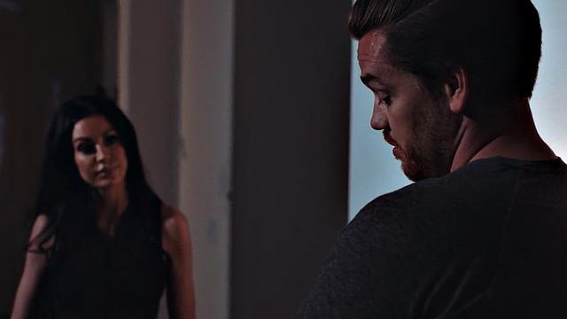 Похотливая мачеха скачет на члене пасынка в запретной страсти