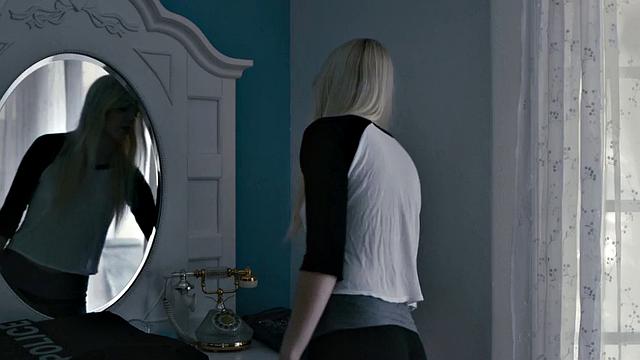 Tattooed beauty pussylicking girlfriend in erotic couple