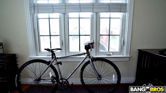 Horny Thief Gets Pumped