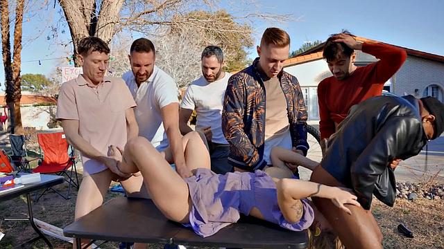 Nympho bukkake slut got gangbanged outdoor after BJ