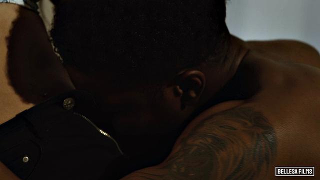 Скайлар Сноу пробует на вкус bbc Исайи Максвелла и не сдерживает стоны удовольствия с массажным подтекстом.