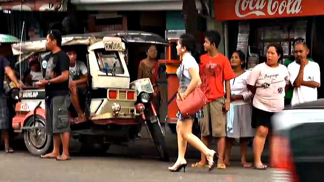 офисная азиатка с большой жопой скачет на члене перед работой