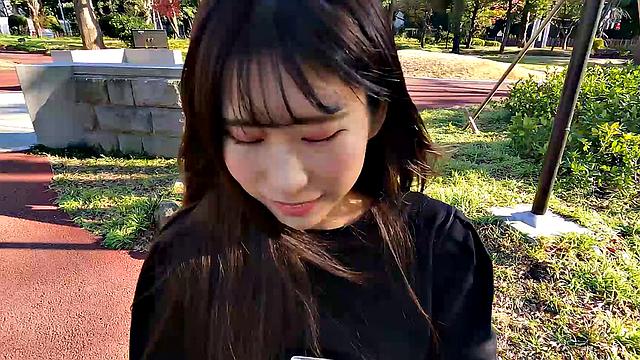 Gravure model Hitomi Kanzaki gets soapy in the shower