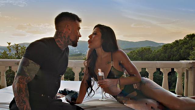 Horny stunner Andrea Retali has a kinky pound session with a luxurious backdrop. Incredible HD porn!