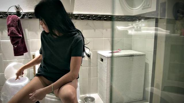 Asian babe desperately needs male semen for her pussy