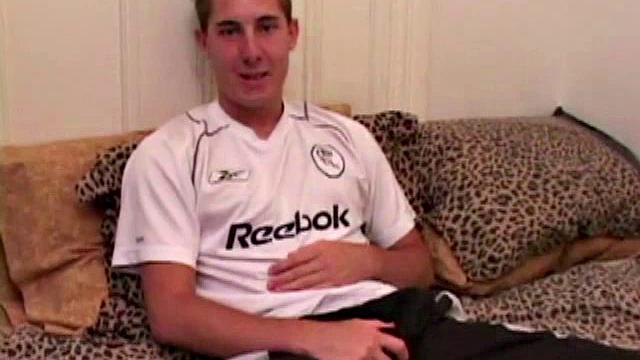 Kiefer Foxx Jerks Off With Toy