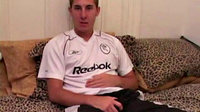 Kiefer Foxx Jerks Off With Toy