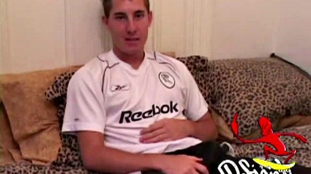 Kiefer Foxx Jerks Off With Toy