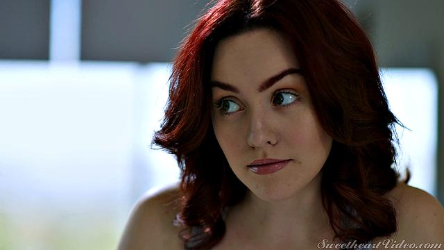 масляный лесбиянский массаж превращается в страстный поединок языков