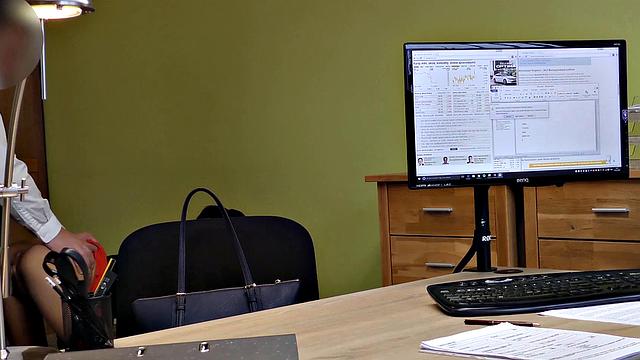 LOAN4K. Adventurous clerk lures a hottie into sex