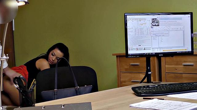 LOAN4K. Adventurous clerk lures a hottie into sex