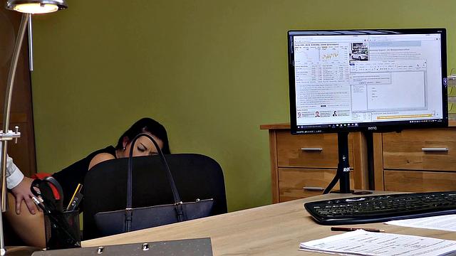 LOAN4K. Adventurous clerk lures a hottie into sex