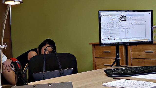 LOAN4K. Adventurous clerk lures a hottie into sex