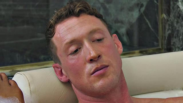 Transsexual beauty nailed by male after giving tugjob