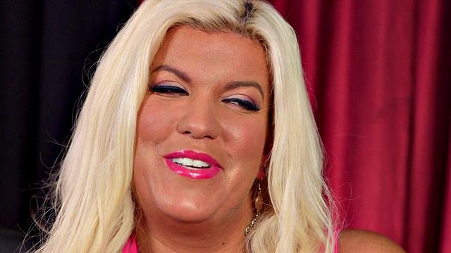 Дженна Джейден трясёт своими огромными сиськами на камеру