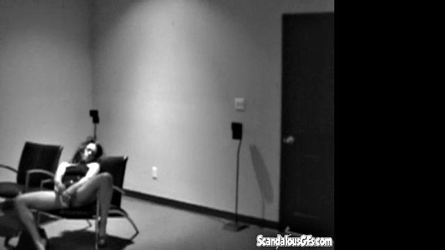 Hot Babe Waiting and Fingering