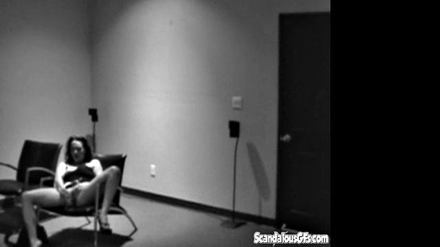 Hot Babe Waiting and Fingering