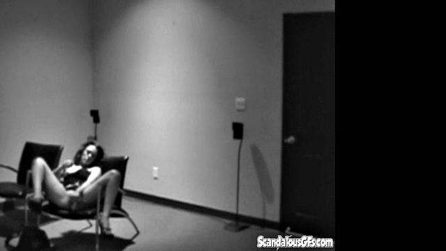 Hot Babe Waiting and Fingering