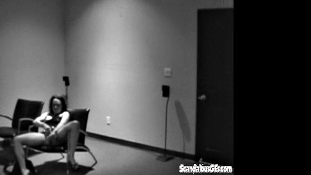 Hot Babe Waiting and Fingering