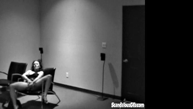 Hot Babe Waiting and Fingering