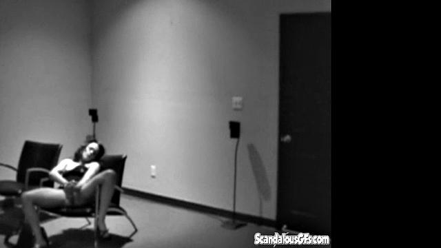 Hot Babe Waiting and Fingering