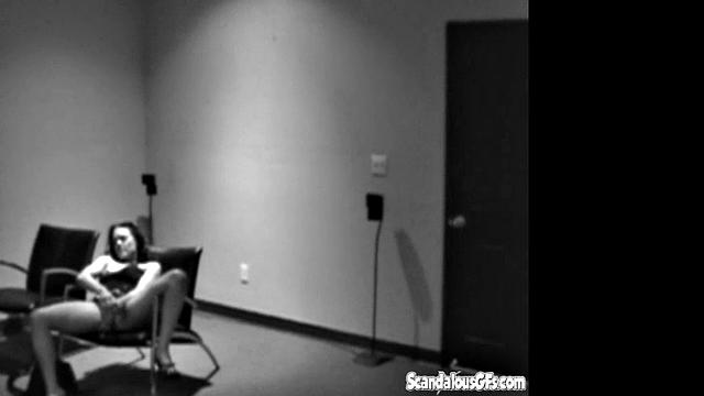 Hot Babe Waiting and Fingering