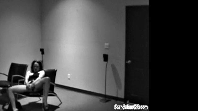 Hot Babe Waiting and Fingering