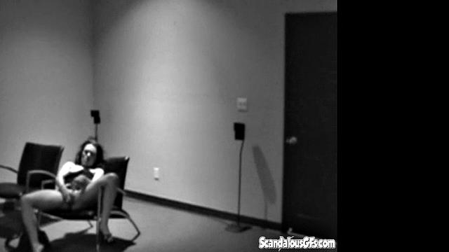 Hot Babe Waiting and Fingering