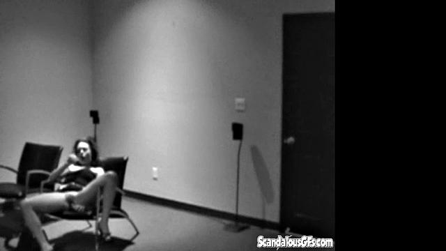 Hot Babe Waiting and Fingering