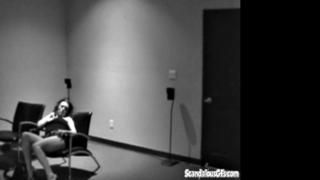 Hot Babe Waiting and Fingering