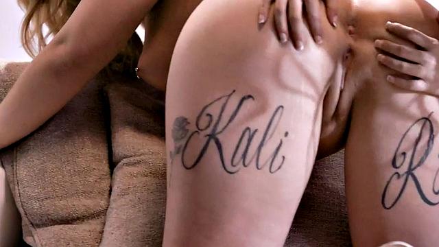 Fingering lesbians eating pussies after kissing