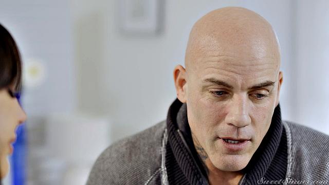 Виктория Вокс и Райан Маклейн уничтожают друг друга страстью после ссоры, секс до изнеможения в спальне пары.