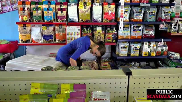 Stunning booty cockriding in petshop