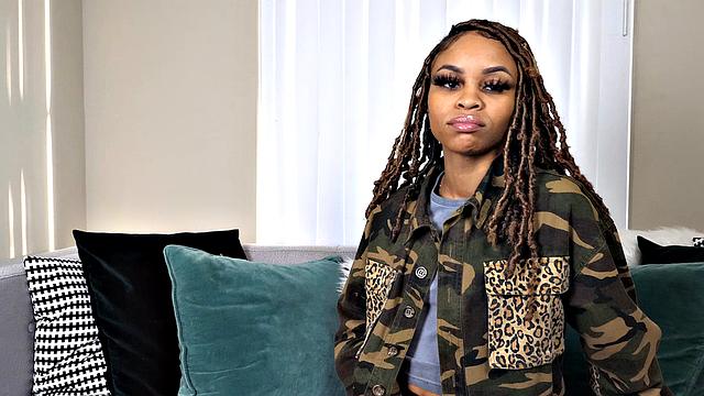 Грязная сделка: сперва она сосёт, потом её разрывают языком