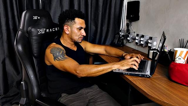 Dusky Trans Thaysa Lopes Keeps Her Man Happy