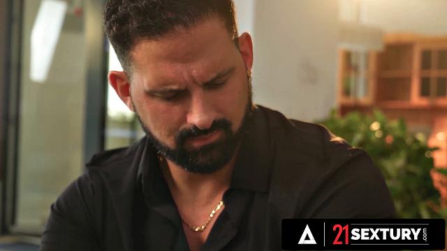 21 SEXTURY - Sexy MILF Nelly Kent Is Happy To Greet Her New Neighbor With DP Sex