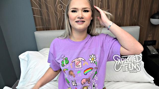 Blonde teen with a juicy fat ass sucks cock