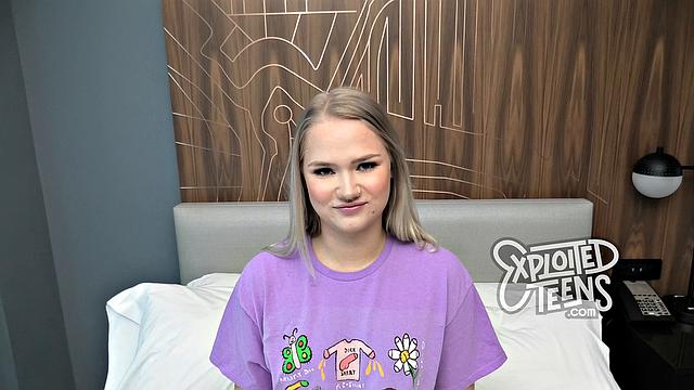 Blonde teen with a juicy fat ass sucks cock