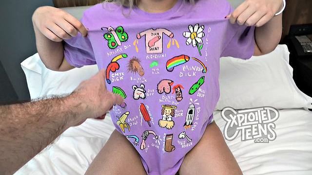 Blonde teen with a juicy fat ass sucks cock