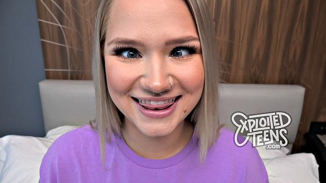 Blonde teen with a juicy fat ass sucks cock